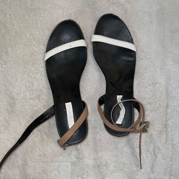 BCBG MAXAZRIA WOMENS SANDALS SIZE 9.5 black white and tan - Picture 1 of 4